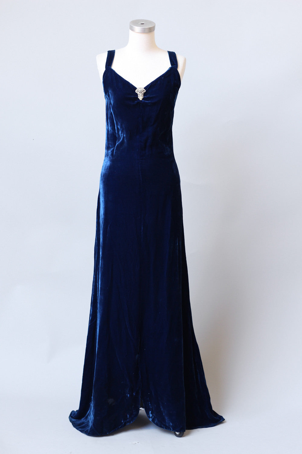 Stunning 1930s Sapphire Blue Silk Velvet Gown with Dress Clip Muse Stunning 1930s Sapphire Blue Silk Velvet Gown with Dress Clip Muse