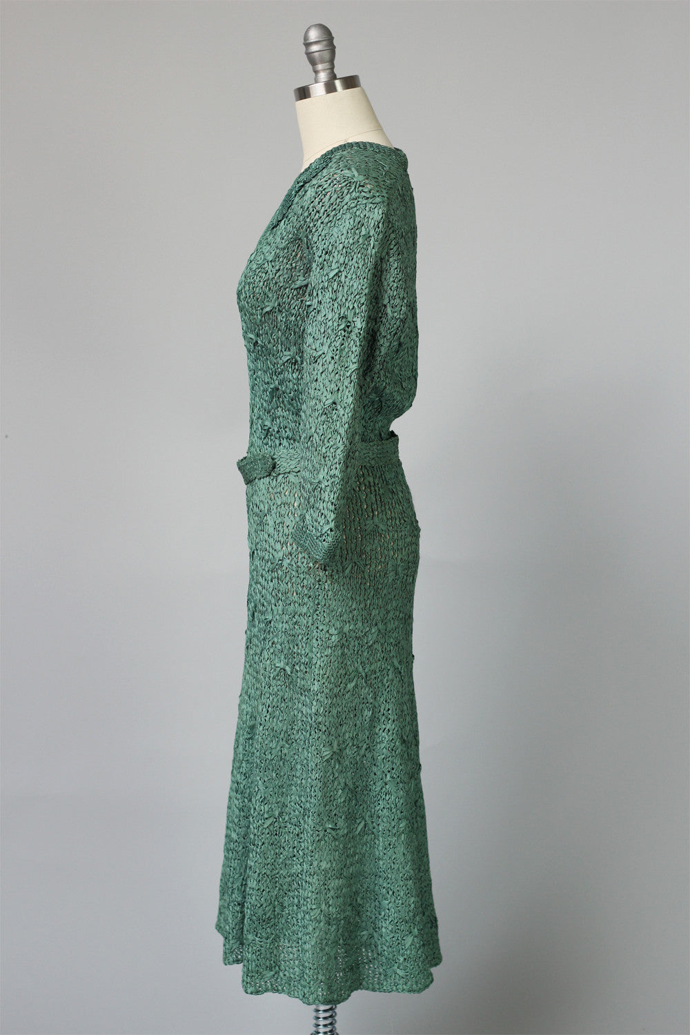 Fantastic 1930s Celadon Green Silk Ribbon Knit Dress