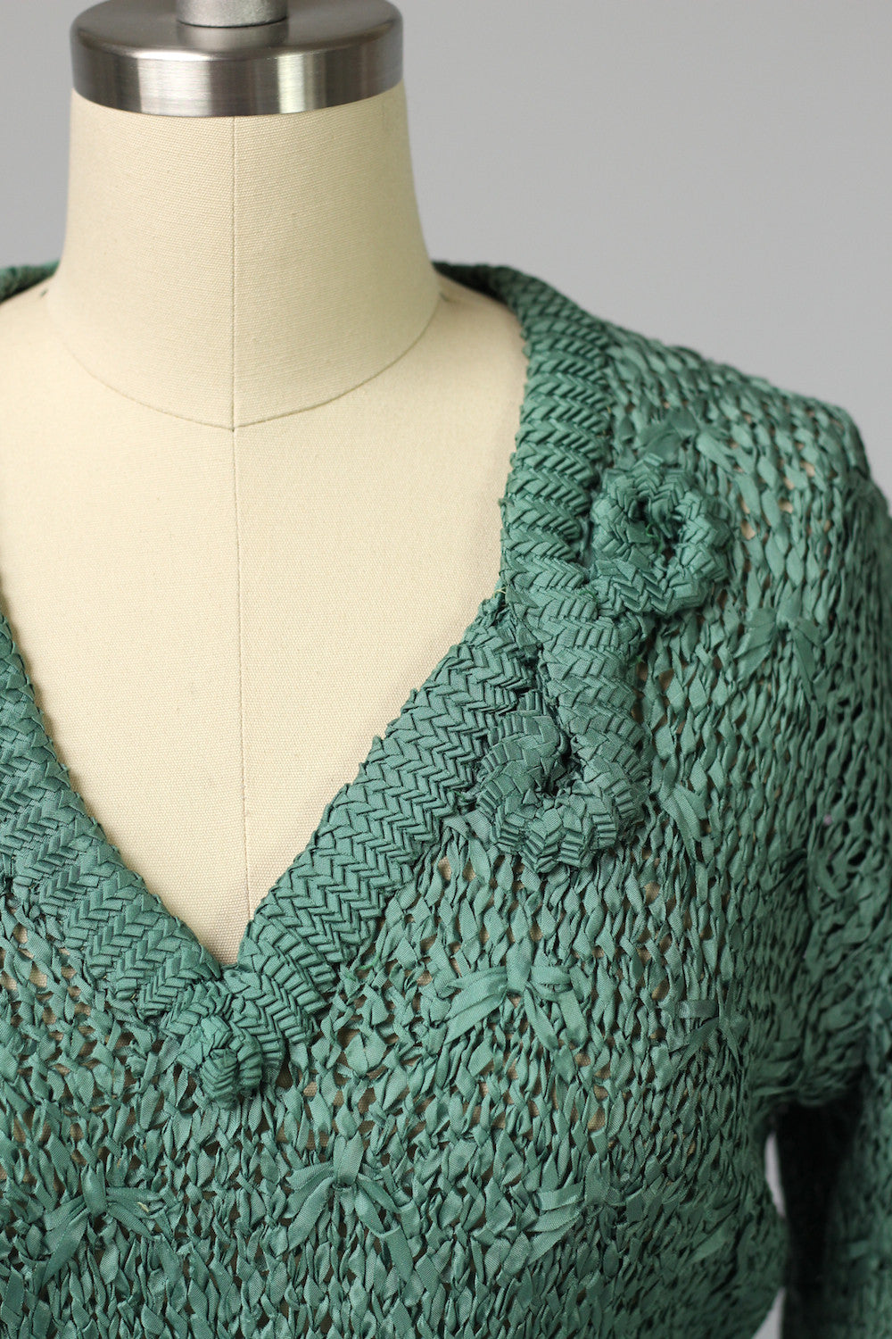 Fantastic 1930s Celadon Green Silk Ribbon Knit Dress