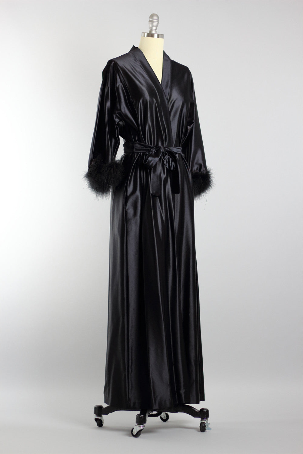 1930s Hollywood Glamour Black Robe