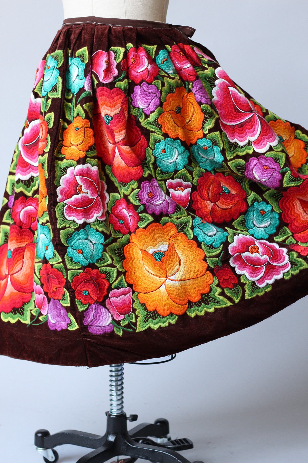 Original 1940s-50s Tehuantepec Mexico Embroidered Velvet Skirt Brown