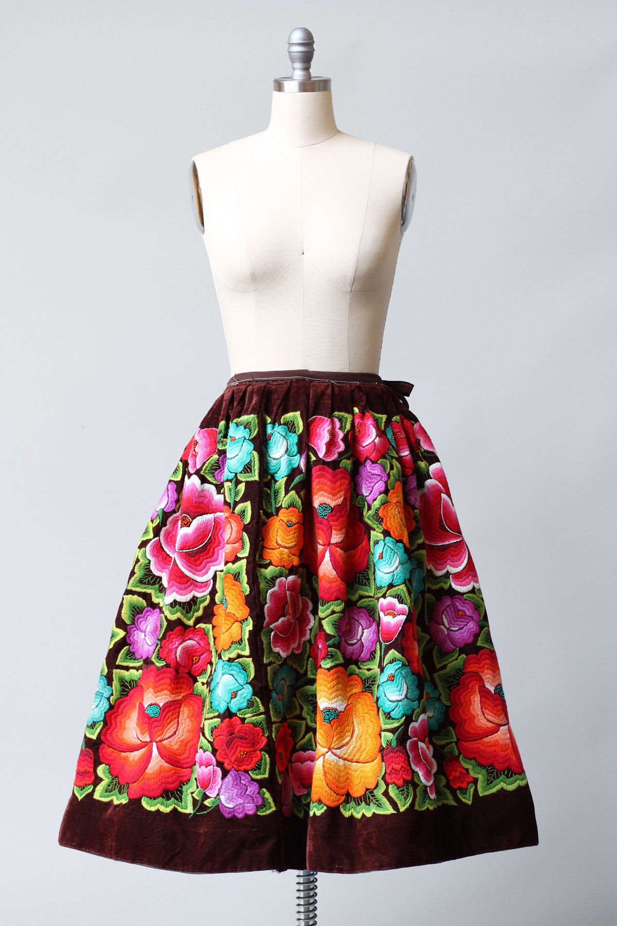 Original 1940s-50s Tehuantepec Mexico Embroidered Velvet Skirt Brown