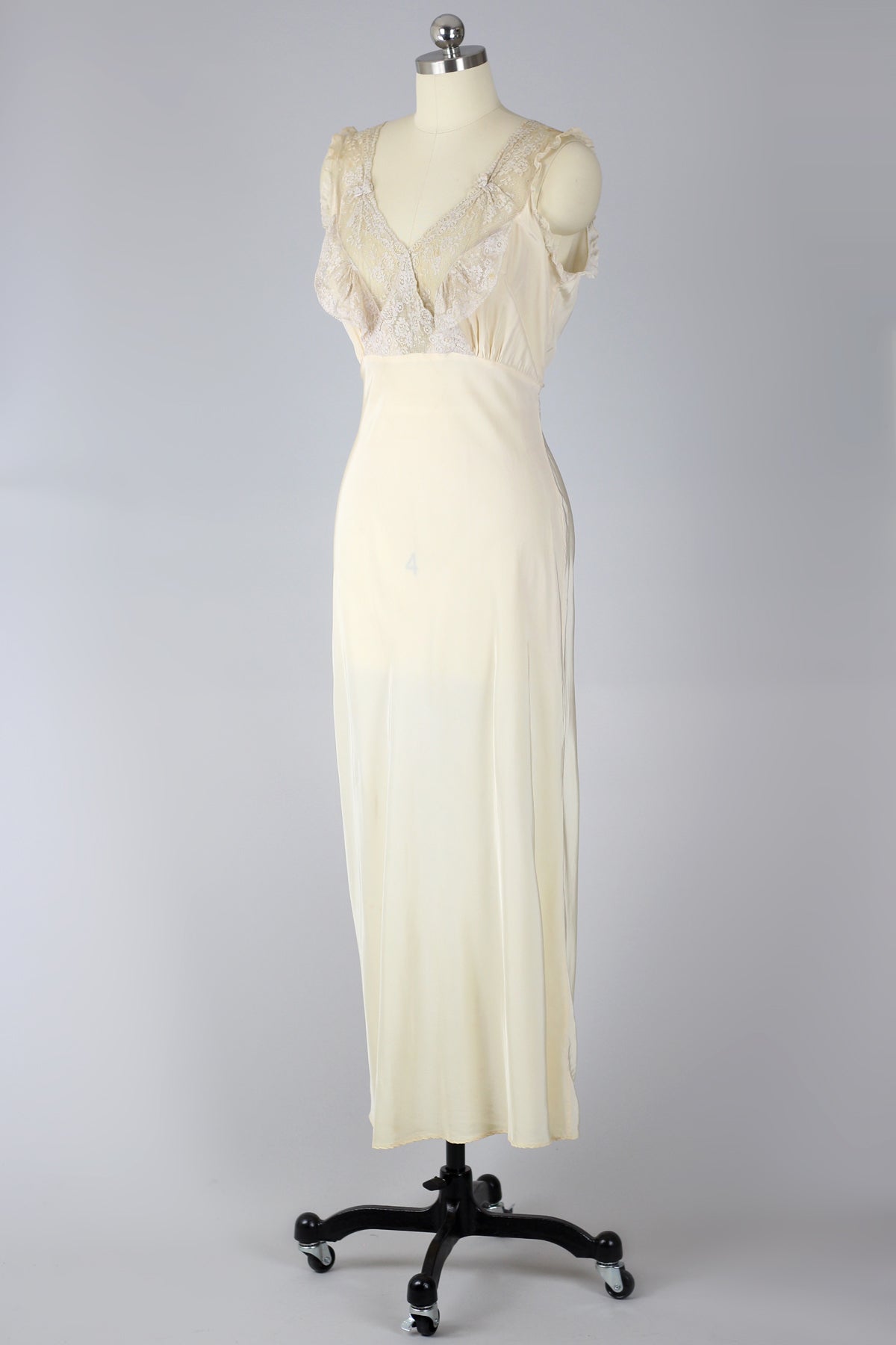 Serafina 1940s Peach Taffeta French Lace Nightgown