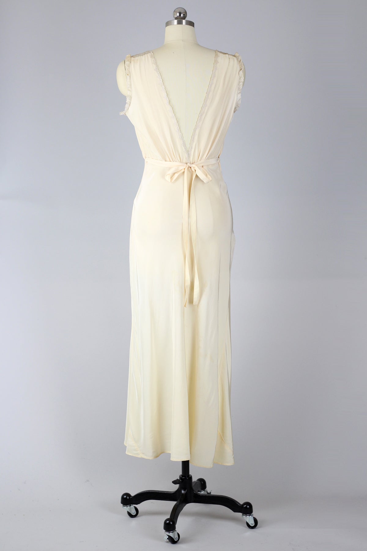 Serafina 1940s Peach Taffeta French Lace Nightgown
