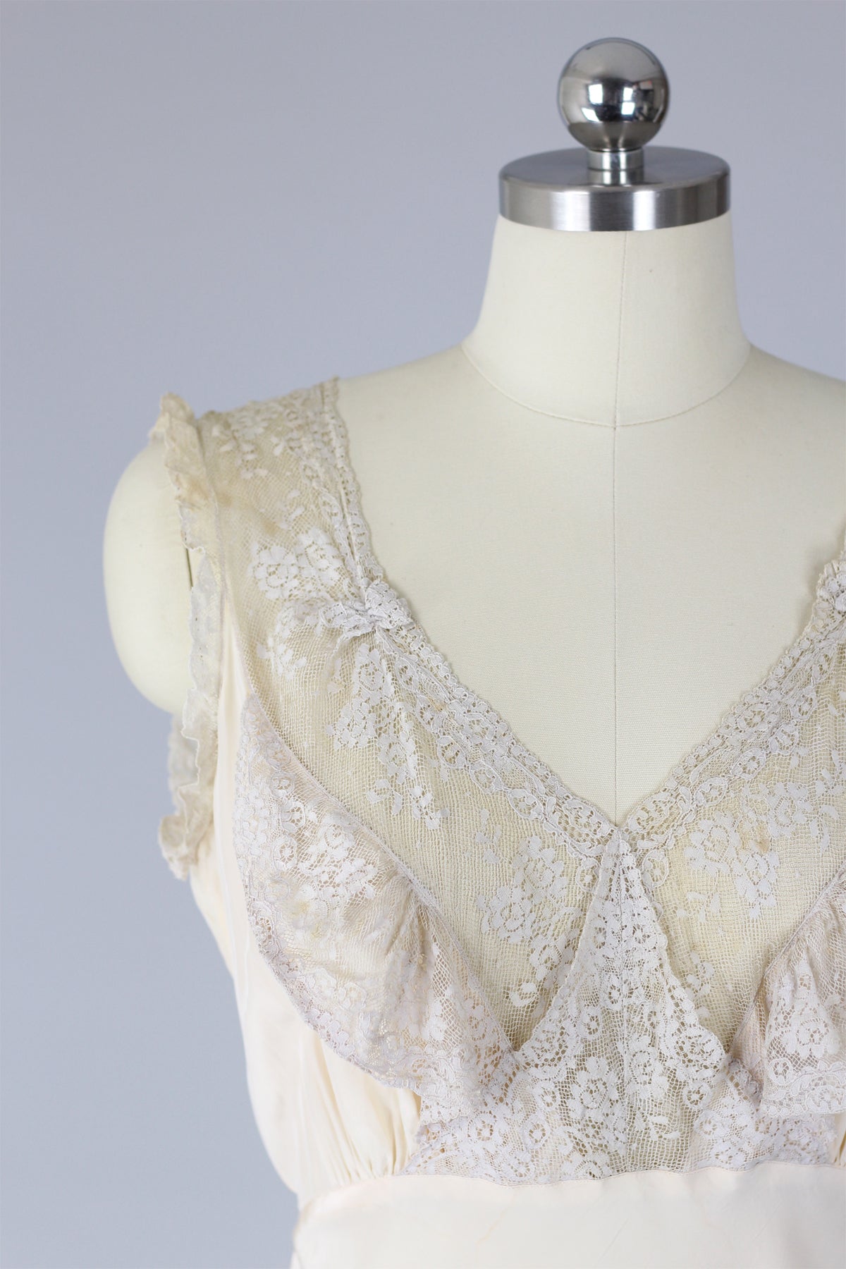 Serafina 1940s Peach Taffeta French Lace Nightgown