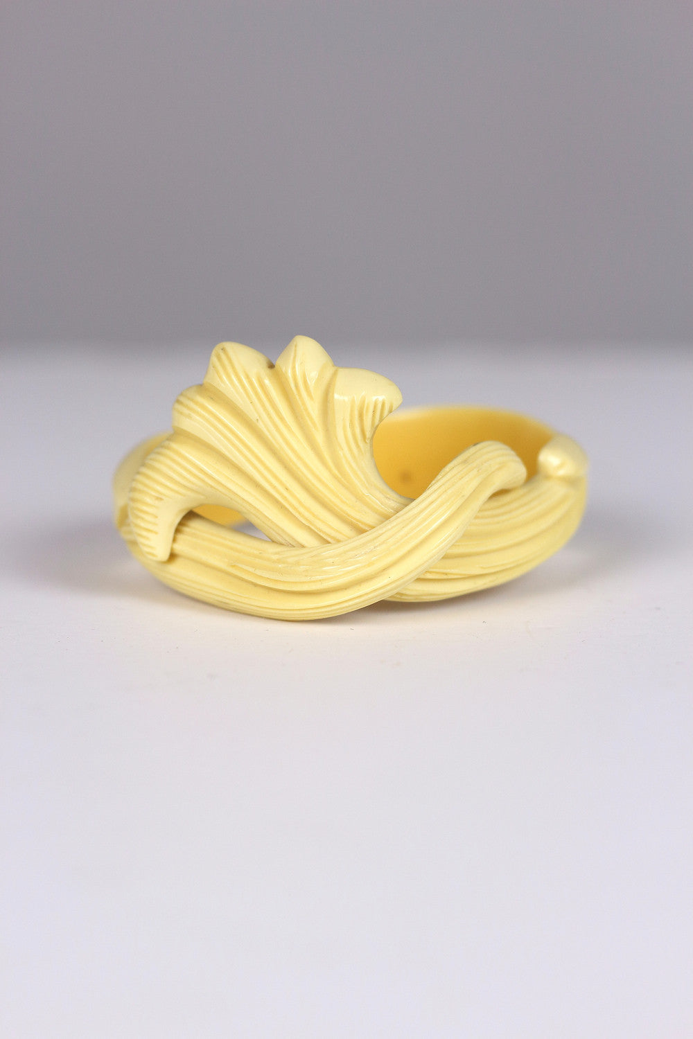 Rare 1930s Art Deco Nouveau Carved Bakelite Bracelet