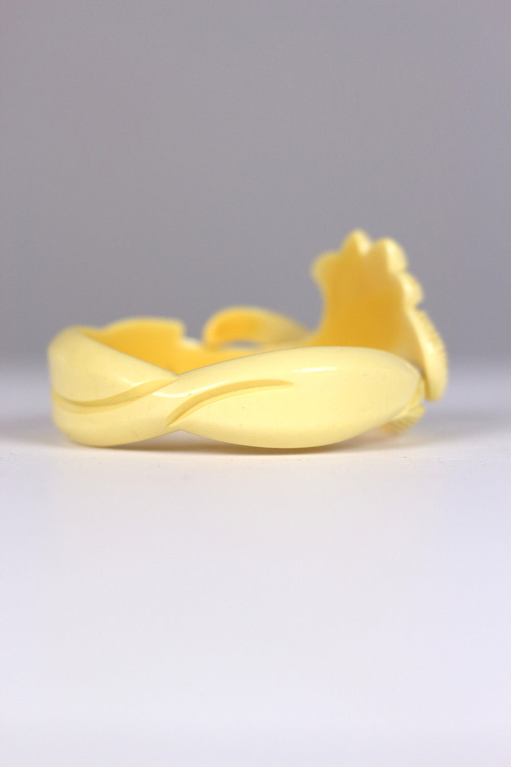 Rare 1930s Art Deco Nouveau Carved Bakelite Bracelet