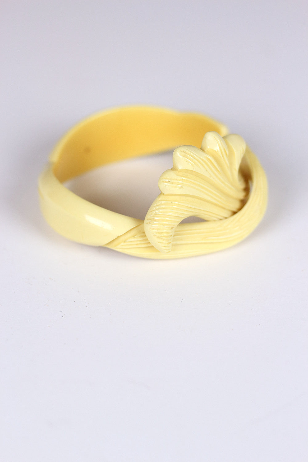 Rare 1930s Art Deco Nouveau Carved Bakelite Bracelet