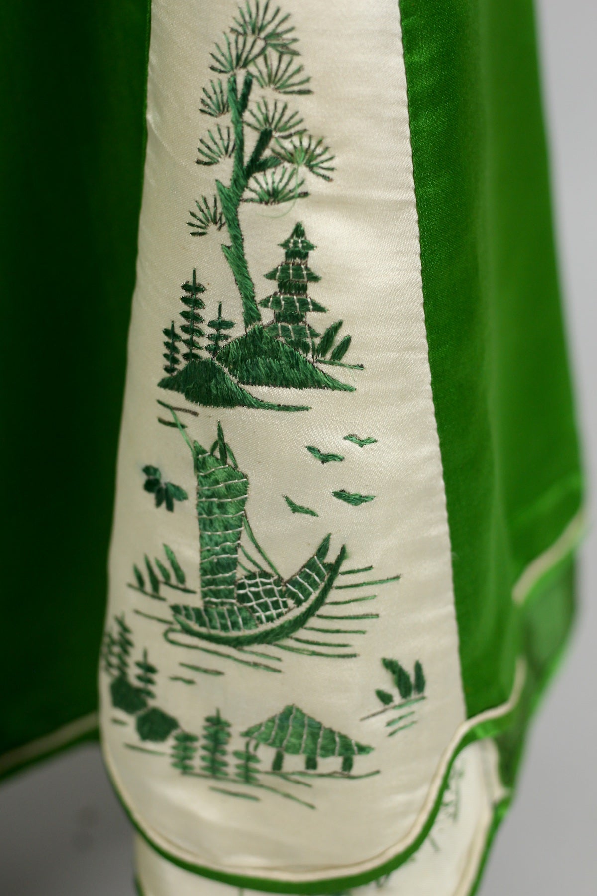 Rare 1920s Kelly Green Chinoiserie Beach Pajamas