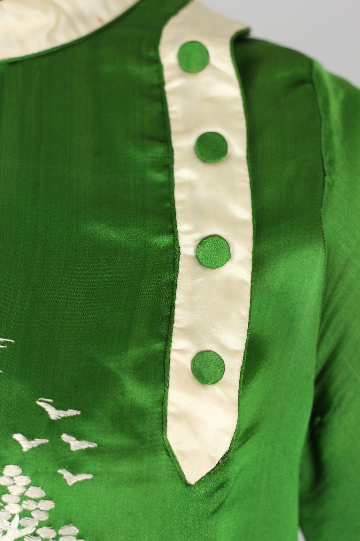 Rare 1920s Kelly Green Chinoiserie Beach Pajamas