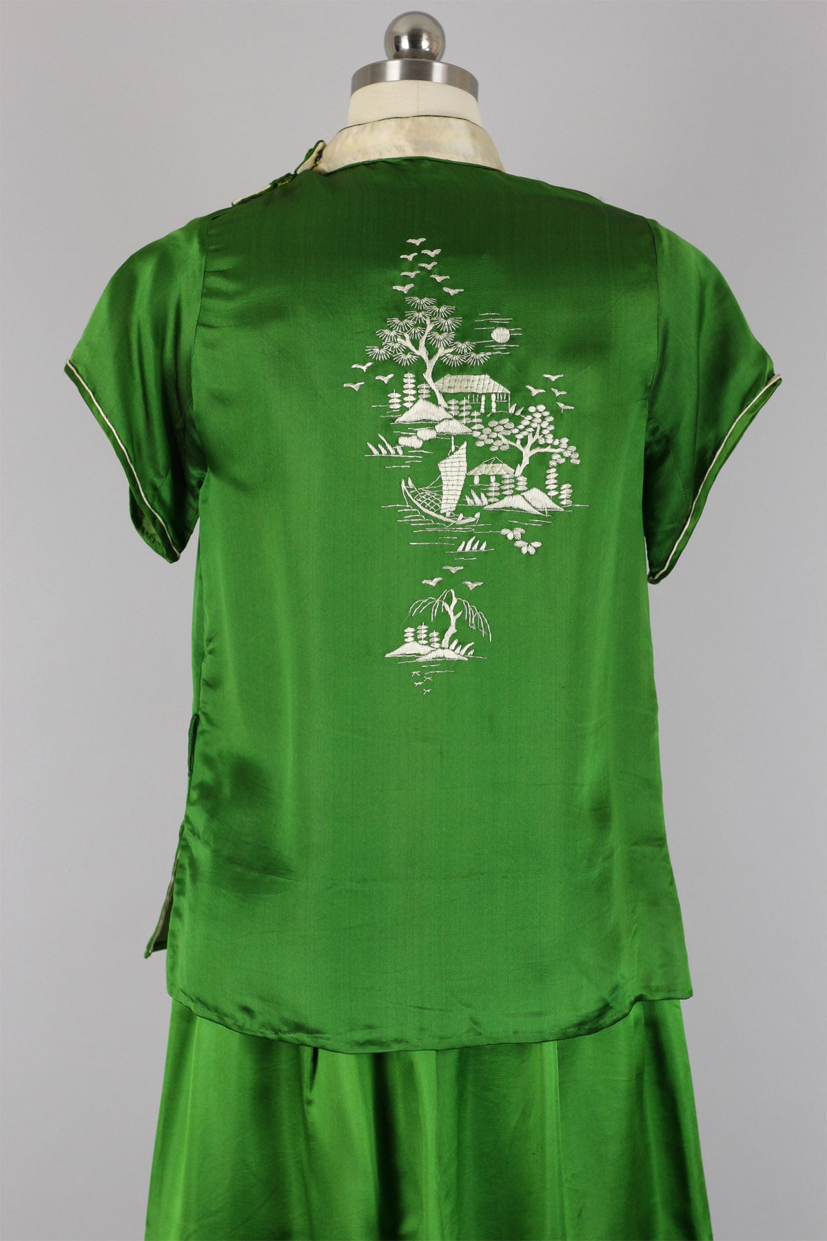 Rare 1920s Kelly Green Chinoiserie Beach Pajamas
