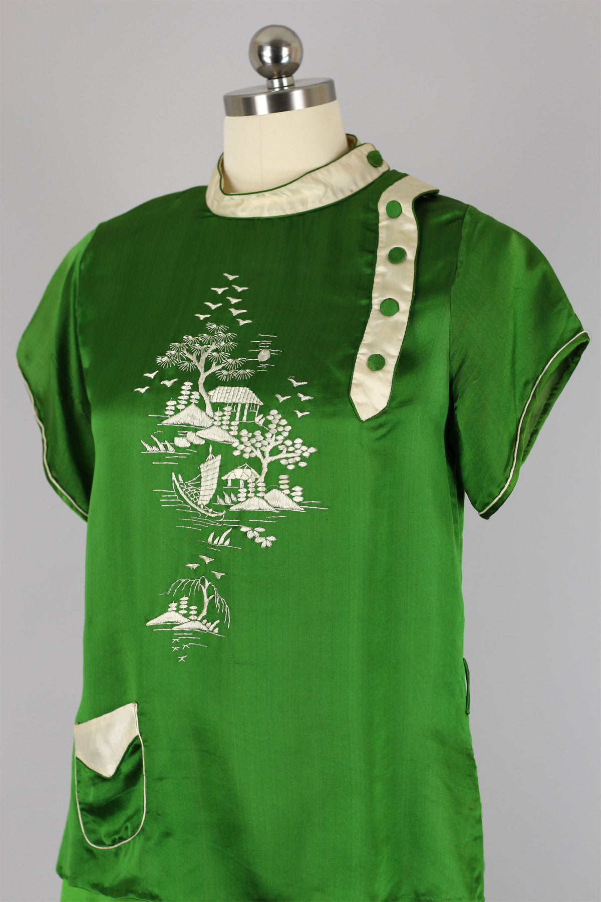 Rare 1920s Kelly Green Chinoiserie Beach Pajamas