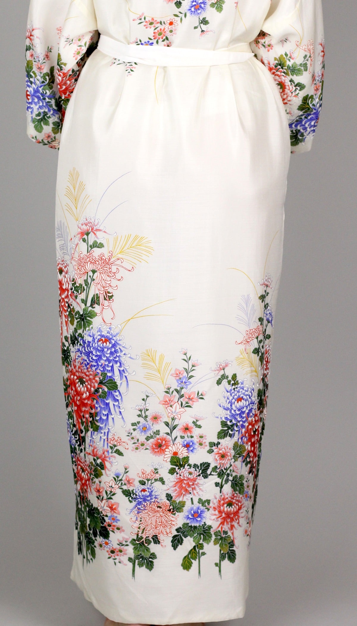 Vintage I Magnin Ivory Silk Floral Kimono Robe
