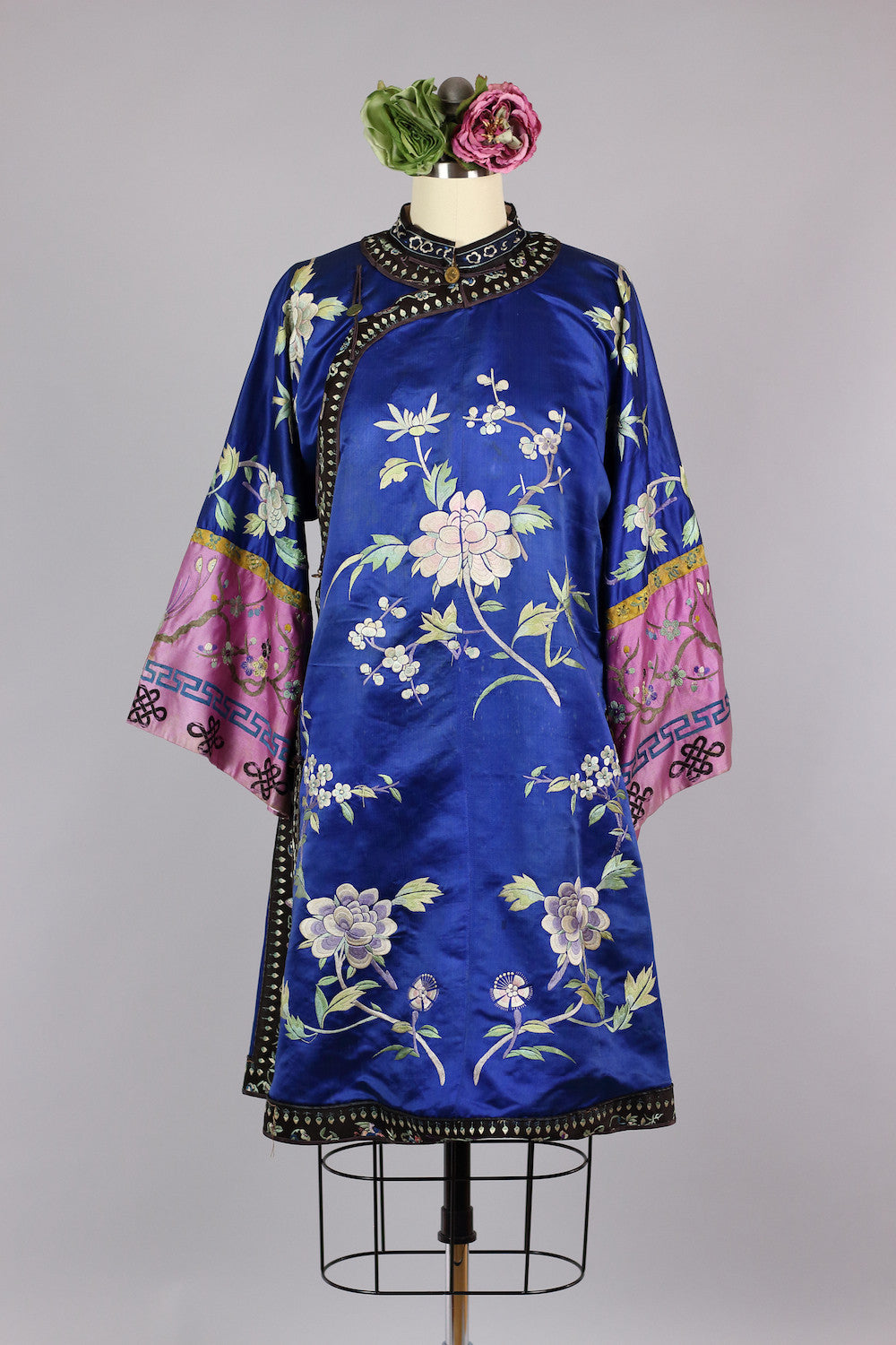 vintage chinese silk dressing gown Exquisite Antique Wisteria & Bird Embroidered Chinese Silk Robe / XS Xtabay Vintage
