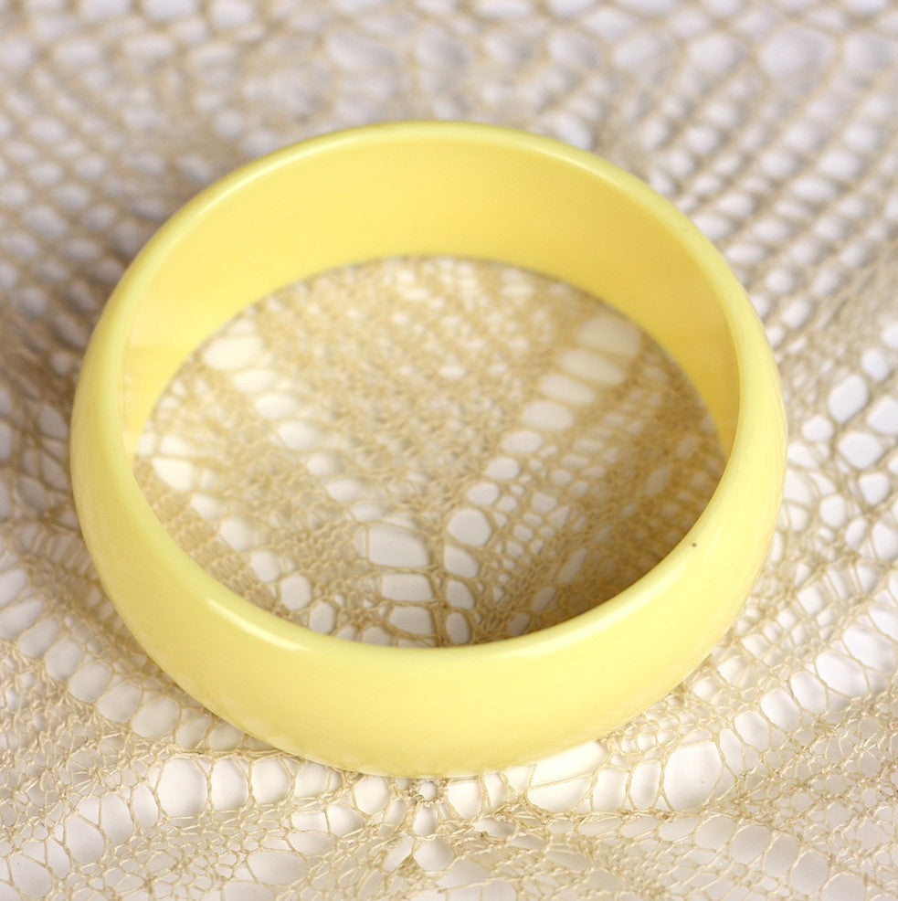 1950s Yellow Bakelite Bangle