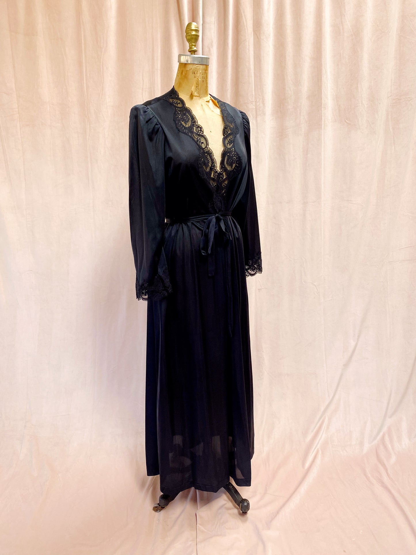 1950s Old Hollywood Black Robe Dressing Gown