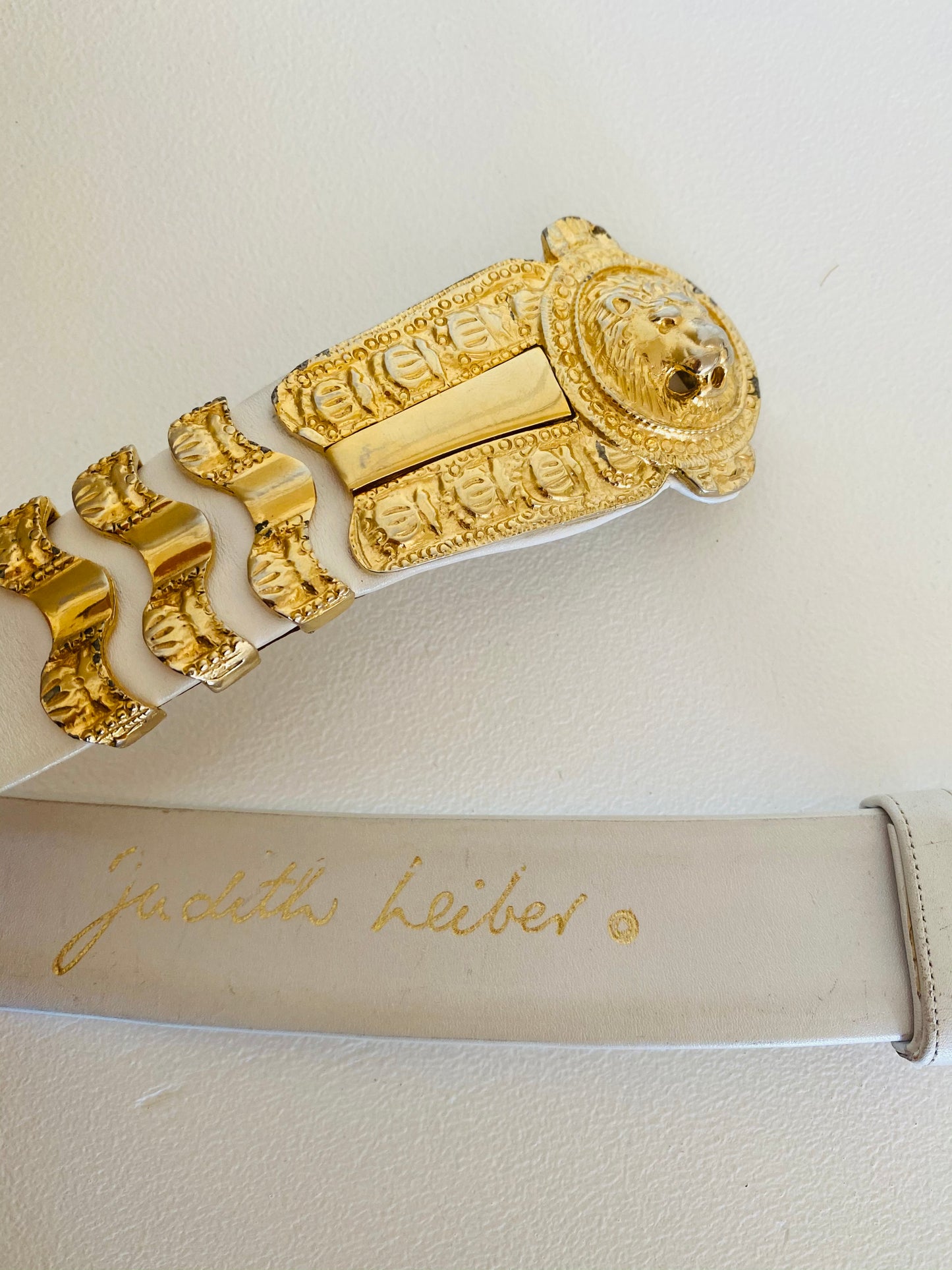 Judith Leiber White Leather Gold Lion Belt