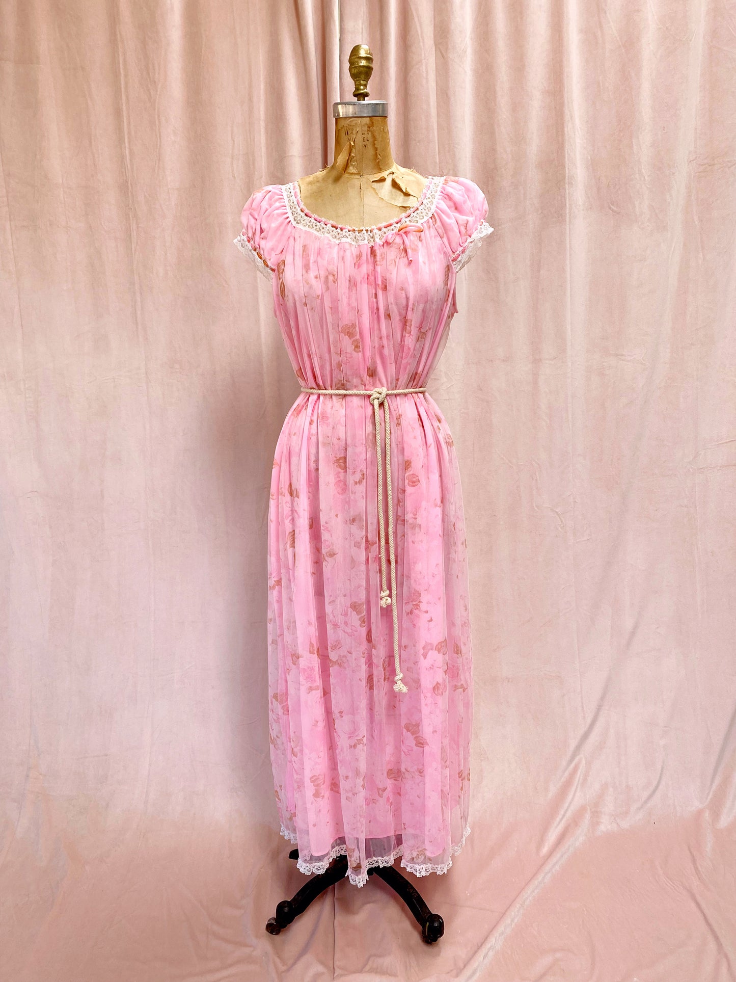 1960s Pink Floral Puff Sleeve Peignoir