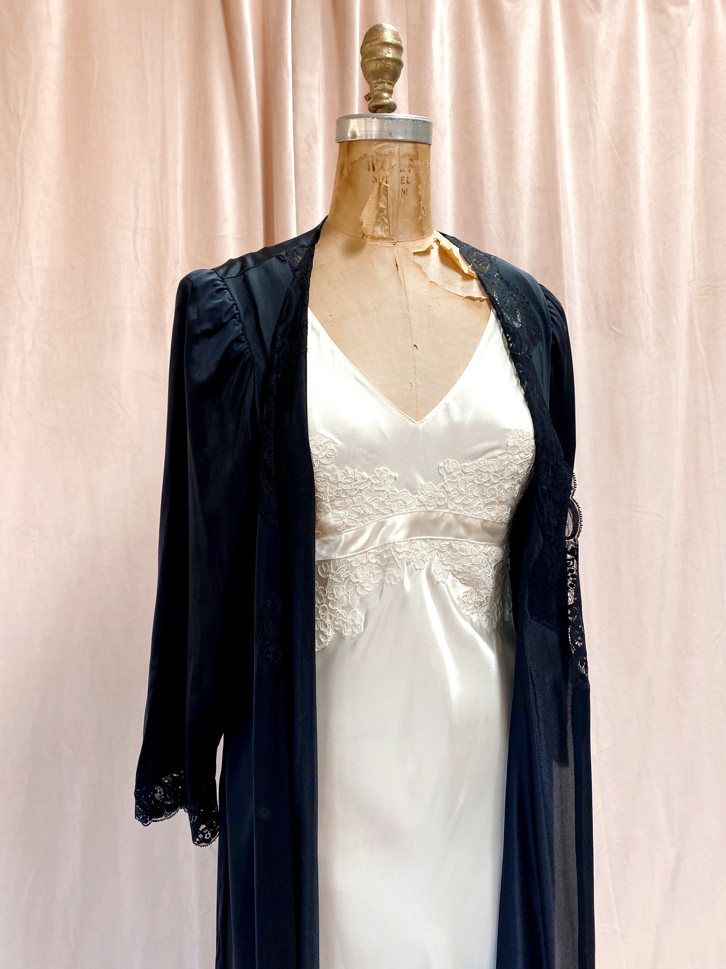 1950s Old Hollywood Black Robe Dressing Gown