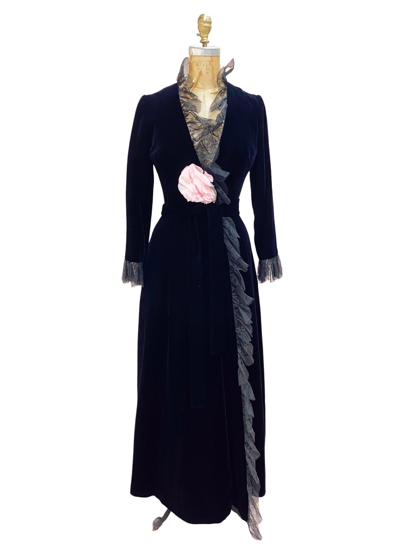 Elizabeth Arden Old Hollywood Velvet & Lace Dressing Gown