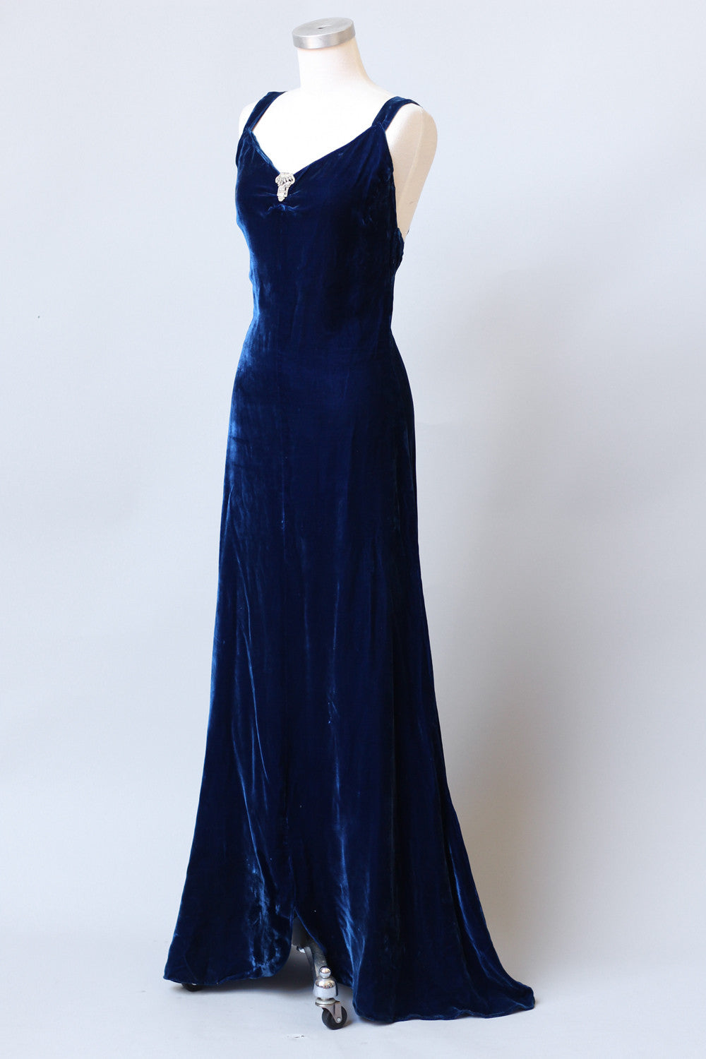 Stunning 1930s Sapphire Blue Silk Velvet Gown with Dress Clip Muse Stunning 1930s Sapphire Blue Silk Velvet Gown with Dress Clip Muse