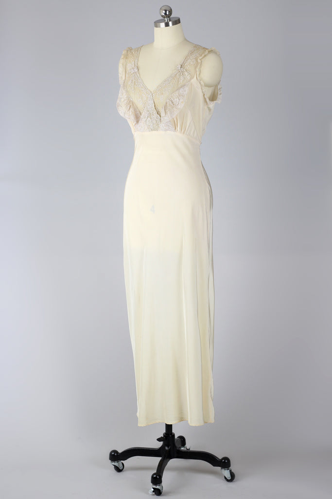 Serafina 1940s Peach Taffeta French Lace Nightgown