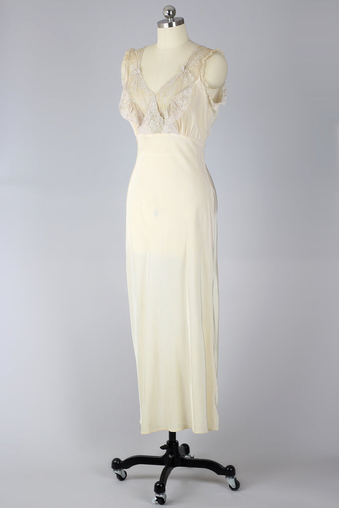 Serafina 1940s Peach Taffeta French Lace Nightgown