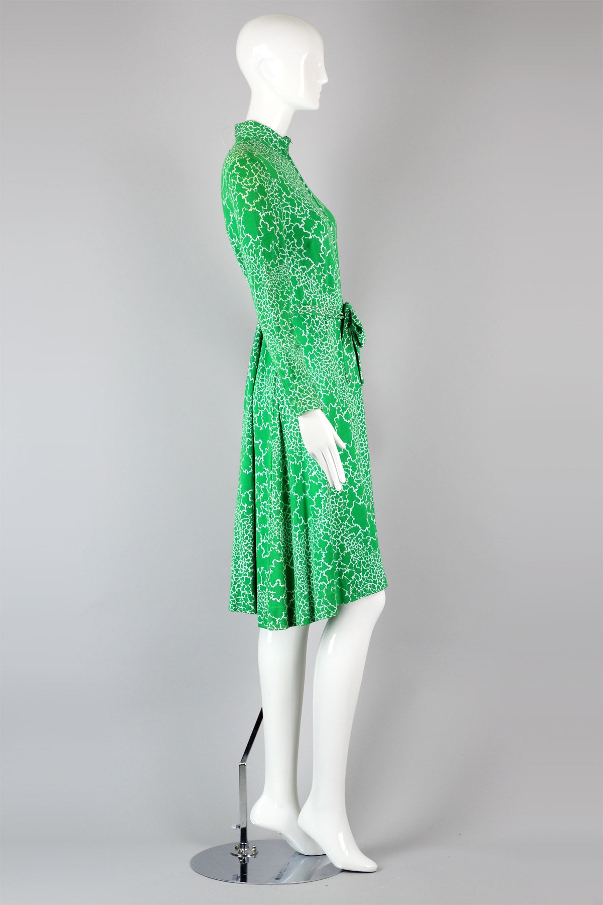 Iconic 1970s Diane Von Furstenberg Made in Italy Kelly Green Print Dress