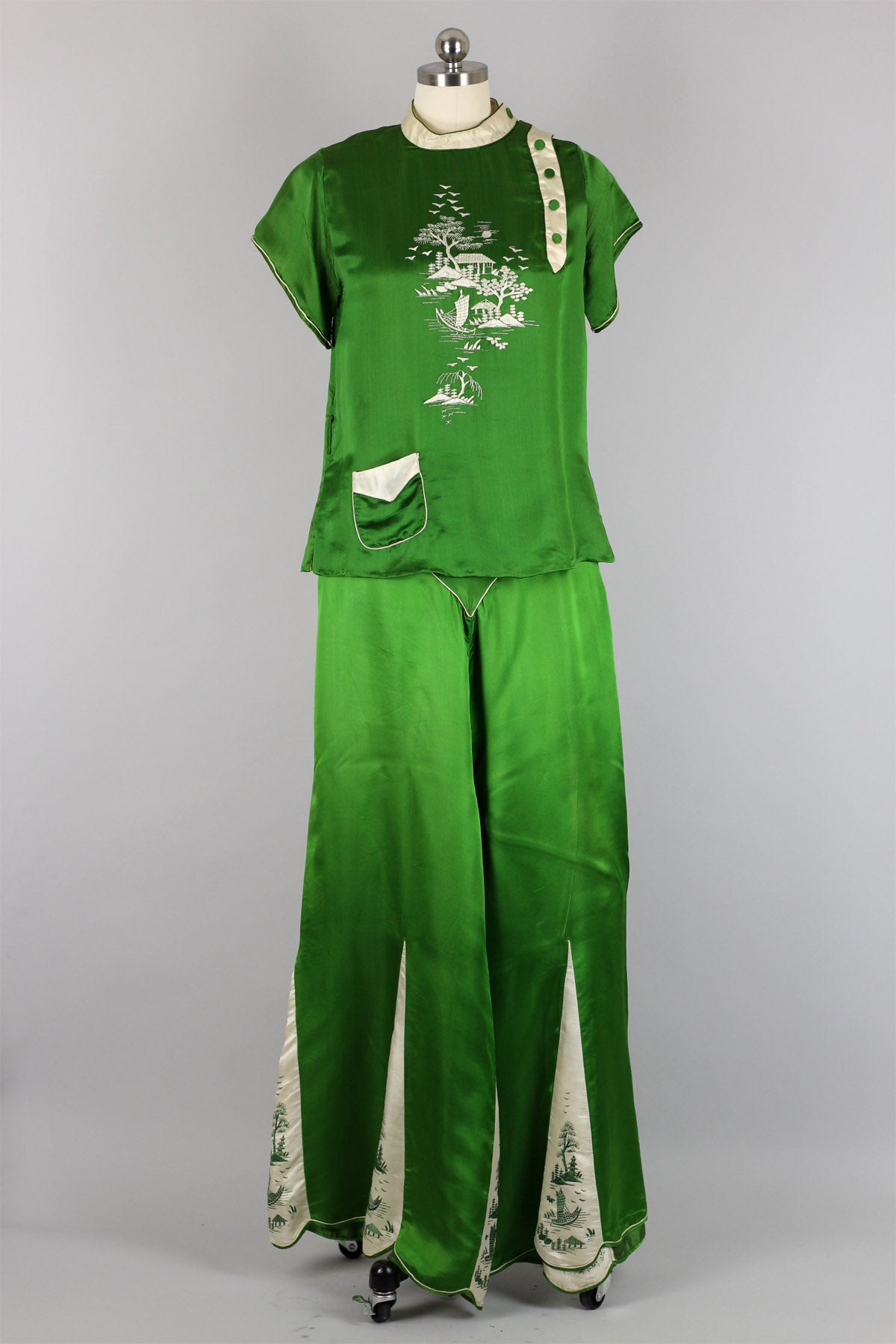 Rare 1920s Kelly Green Chinoiserie Beach Pajamas