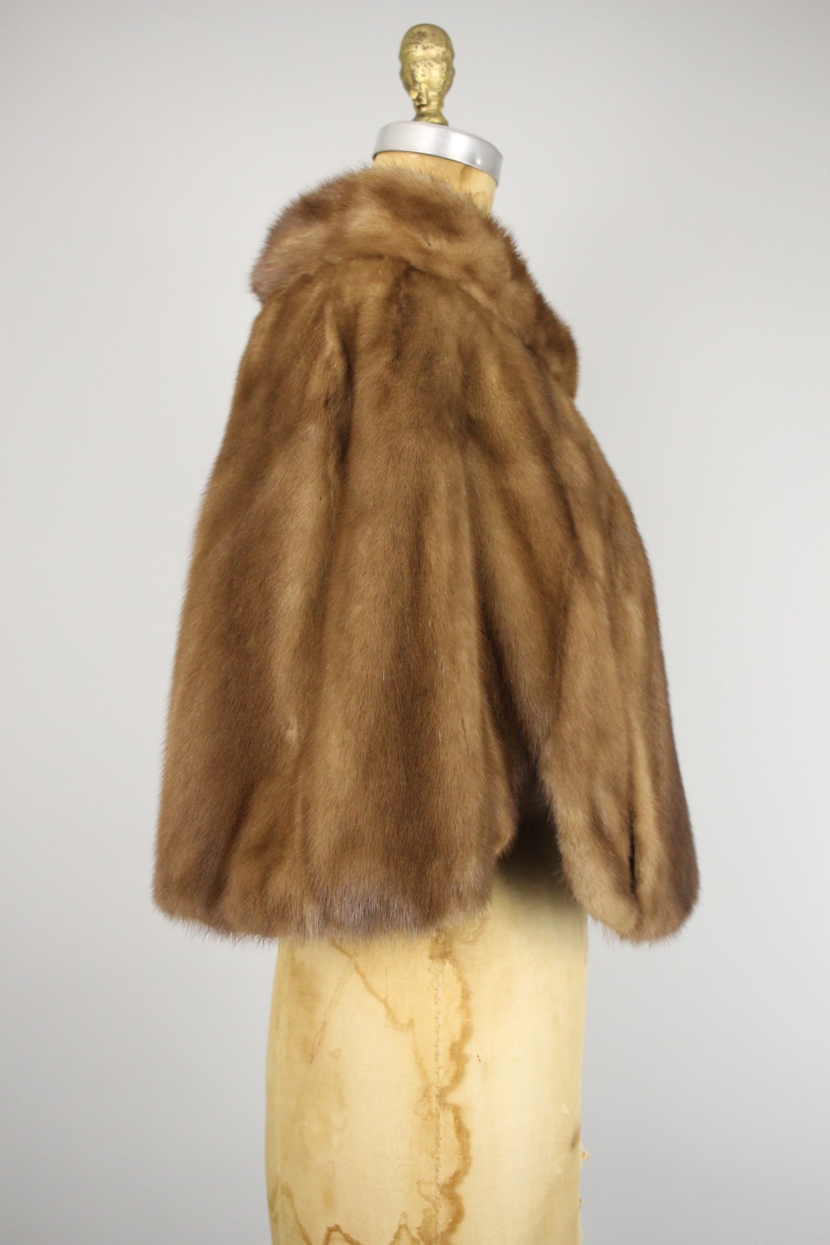 Gorgeous Honey Mink Fur Capelet with Pockets and Gloves