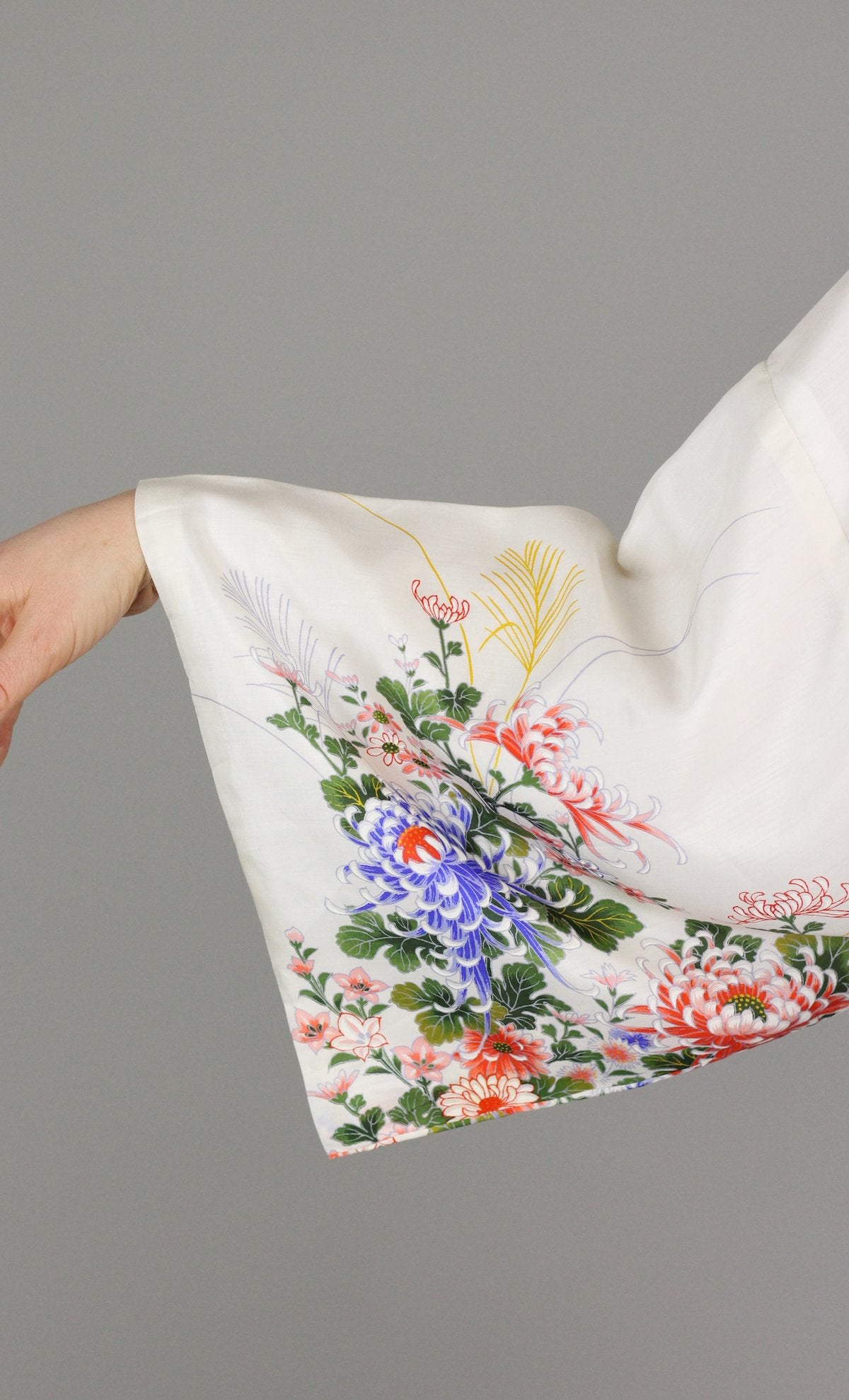 Vintage I Magnin Ivory Silk Floral Kimono Robe