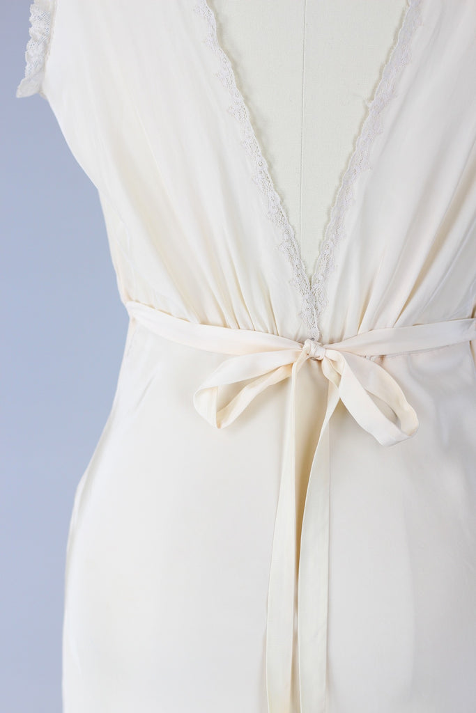Serafina 1940s Peach Taffeta French Lace Nightgown