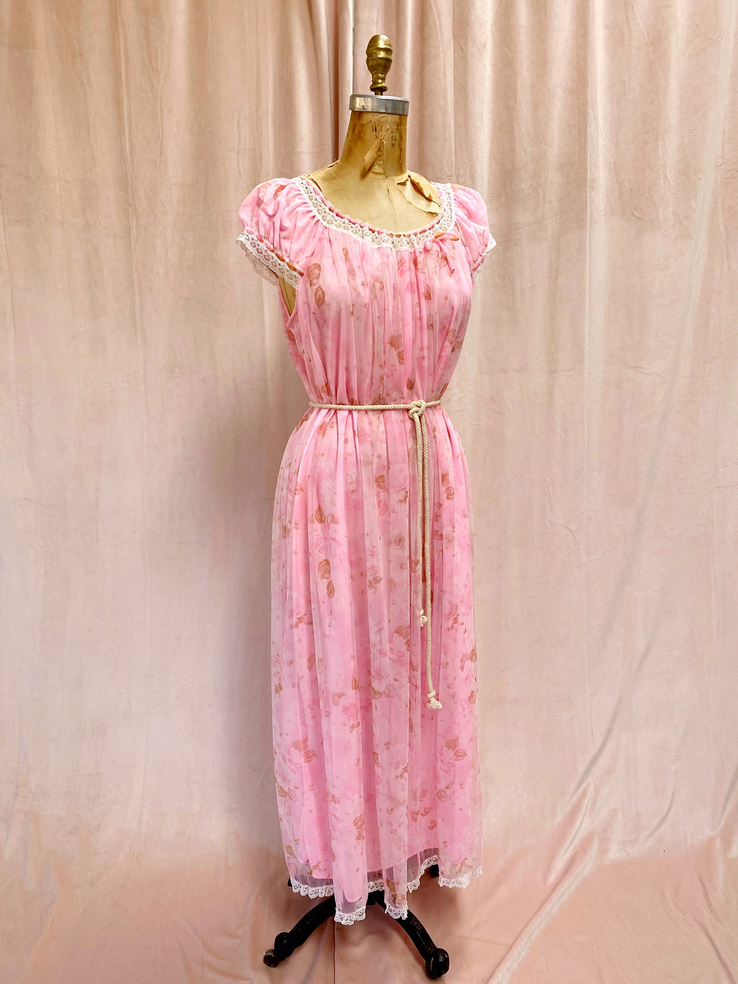1960s Pink Floral Puff Sleeve Peignoir