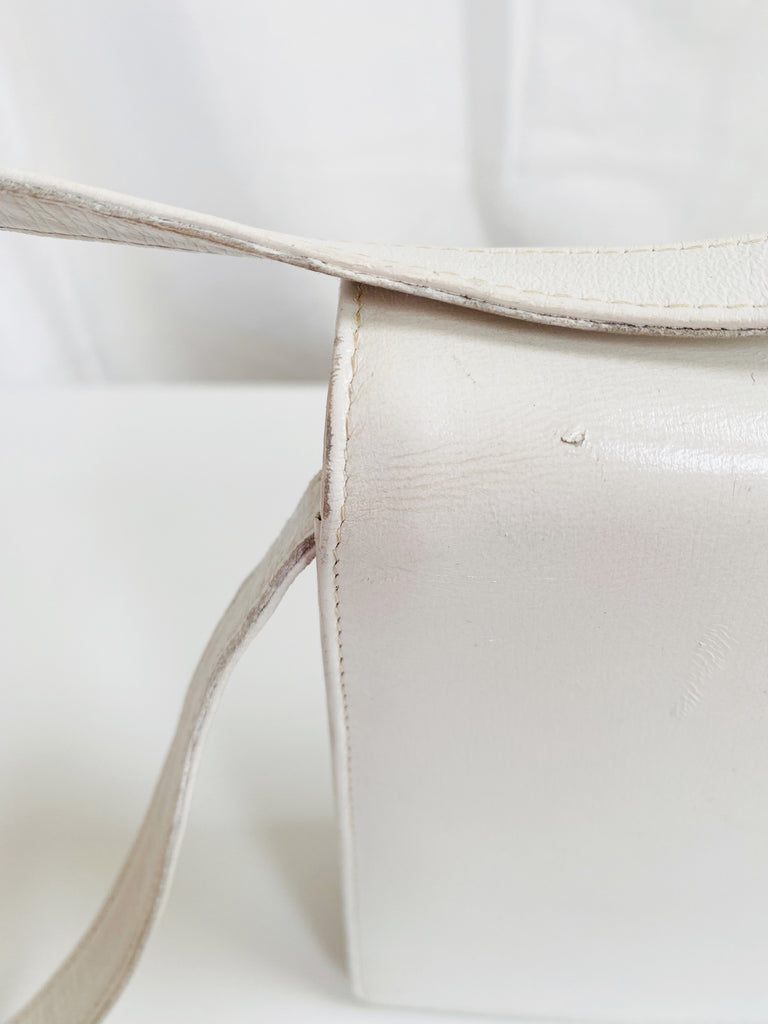 GUCCI 1960s Vintage White Lizard Skin Square Handbag – The Paper Bag  Princess Vintage