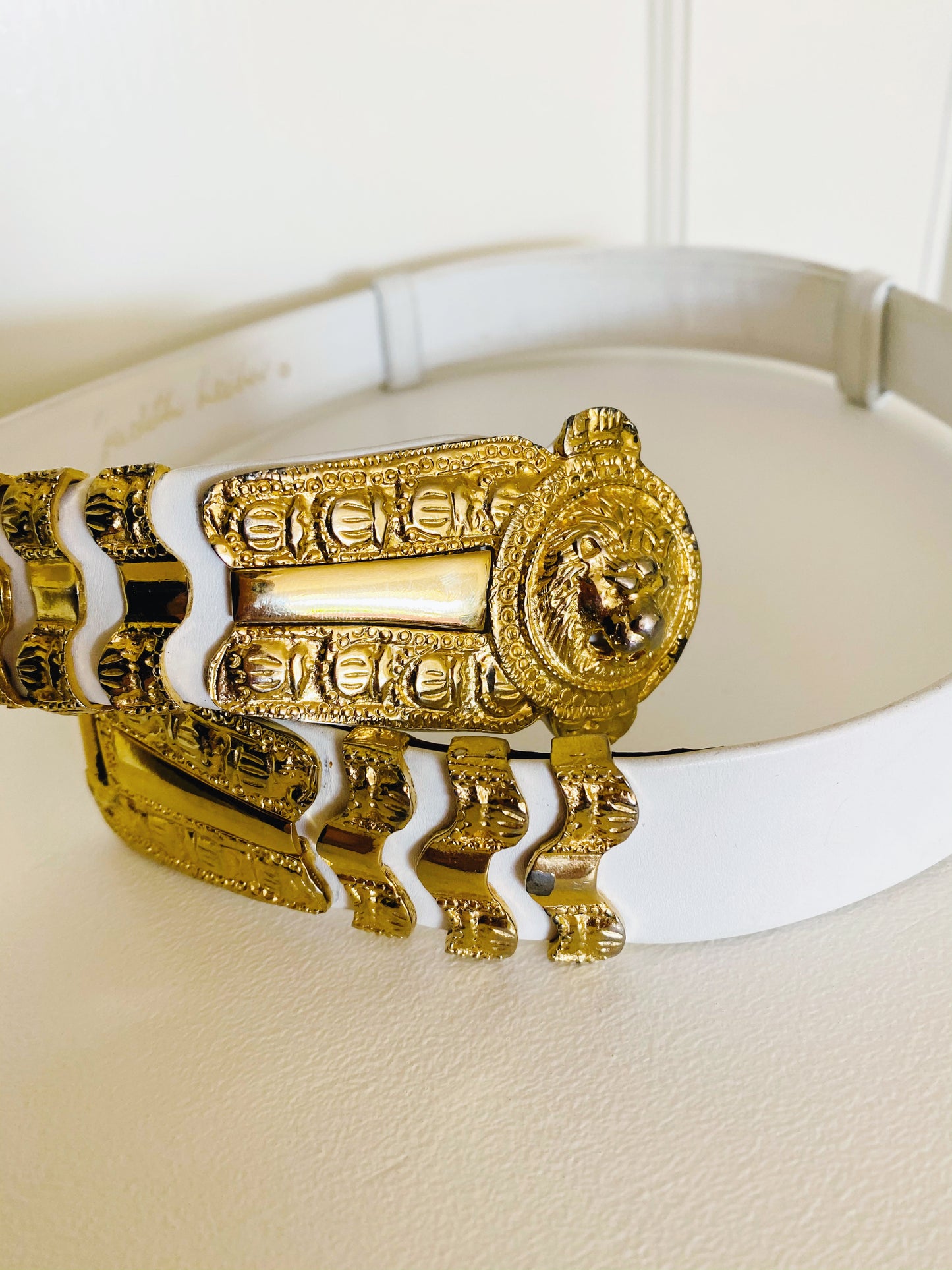 Judith Leiber White Leather Gold Lion Belt