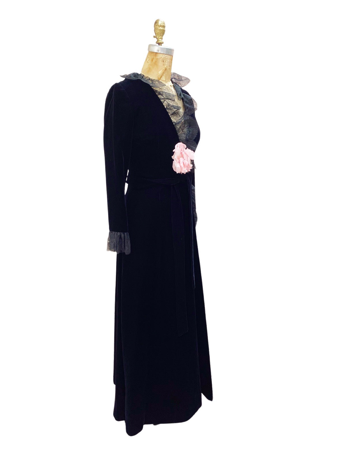 Elizabeth Arden Old Hollywood Velvet & Lace Dressing Gown