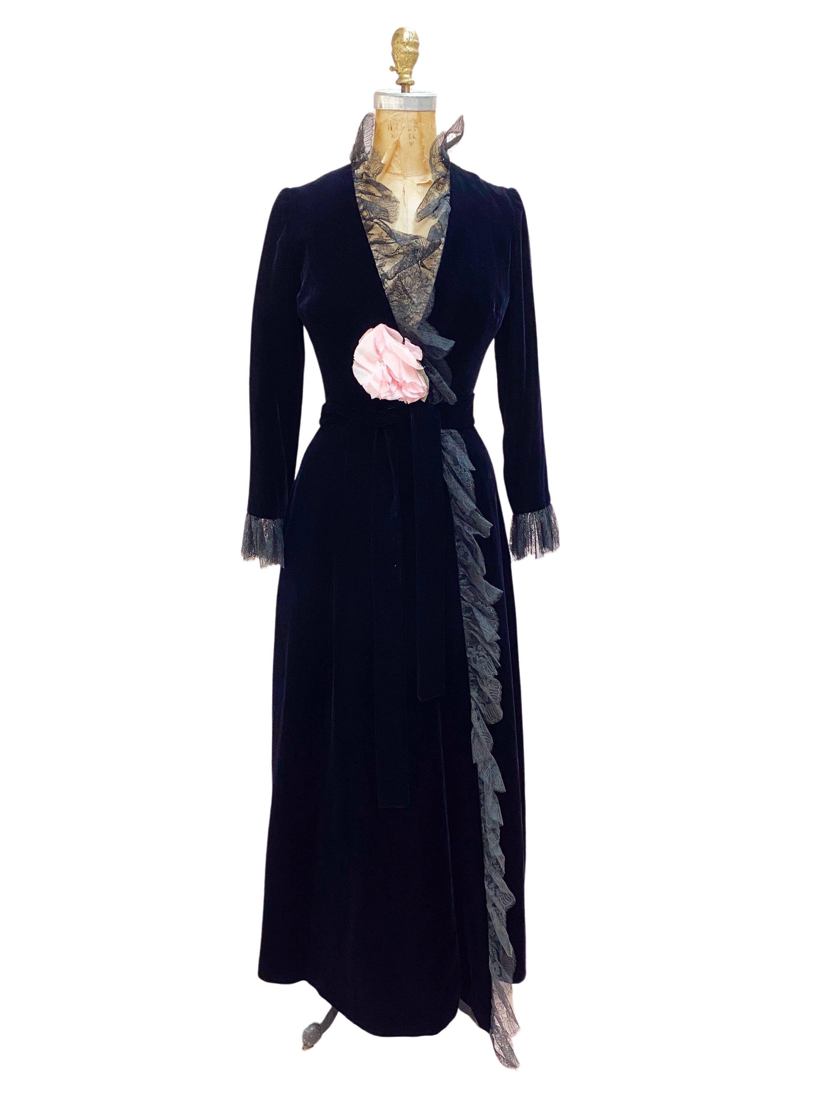 Elizabeth Arden Old Hollywood Velvet & Lace Dressing Gown – Muse